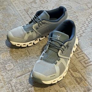 On Cloud 5 Women’s Size 7.5 Shoe